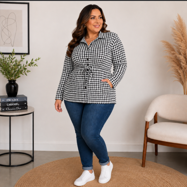 Parka Feminina Plus Size em Lãzinha Pied de Poule com Ajuste na Cintura